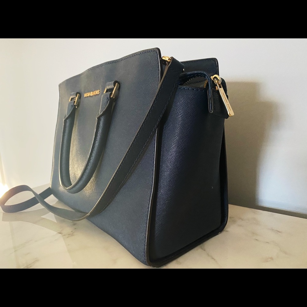 Michael Kors purse - Picture 4 of 10